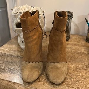 Gorgeous fall color black boots